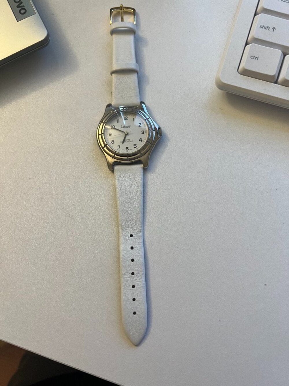 Classic Collezio women’s quartz watch with a clean white dial, easy‑read black n